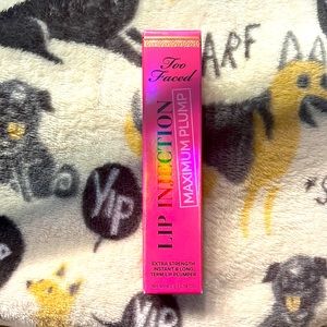 Too Faced Lip Injection Maximum Plump Strength Plumper Gloss - Yummy Bear